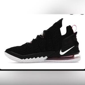 Men’s Nike LeBron 18 basketball shoes